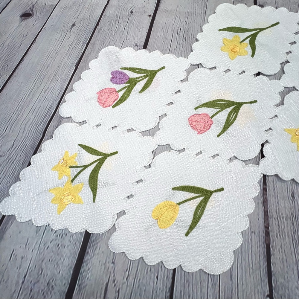 CYNTHIA ROWLEY Embroidered Decorative Table Runner-NWT (LGH-43)